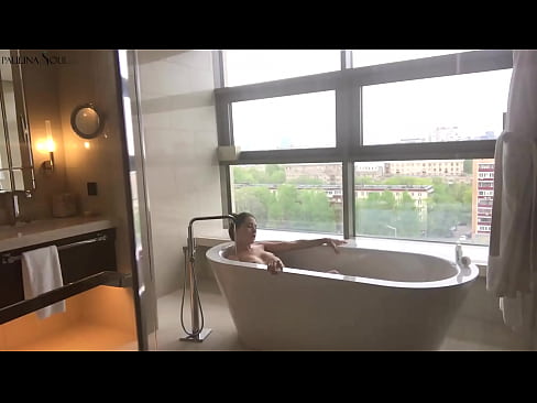 ❤️ Bebé tremendo A masturbar-se apaixonadamente na sua rata na casa de banho Porno vídeo em nós